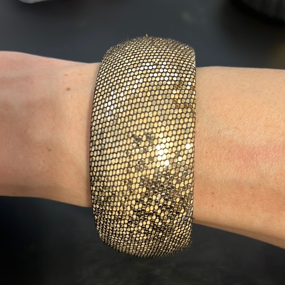 Vintage Gold Fishnet Bangle Bracelet, Shiny, Black, Retro - Picture 1 of 8